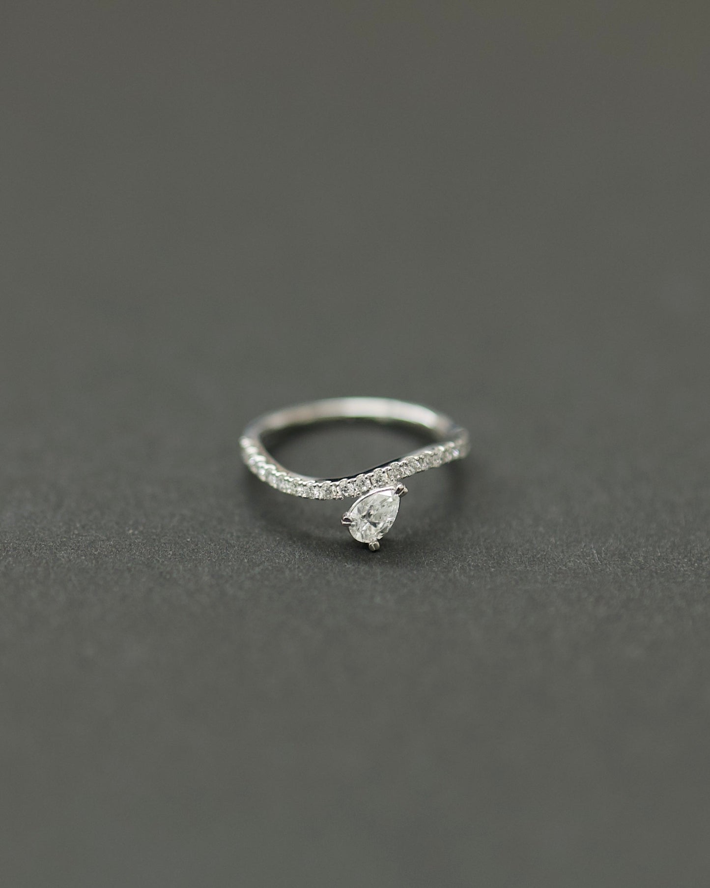 PEAR SHAPE DIAMOND WAVE RING PT950