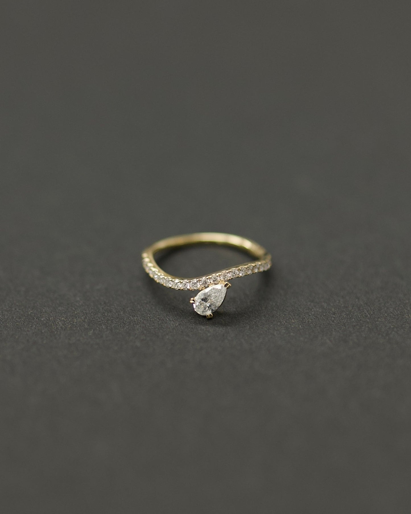 PEAR SHAPE DIAMOND WAVE RING PT950