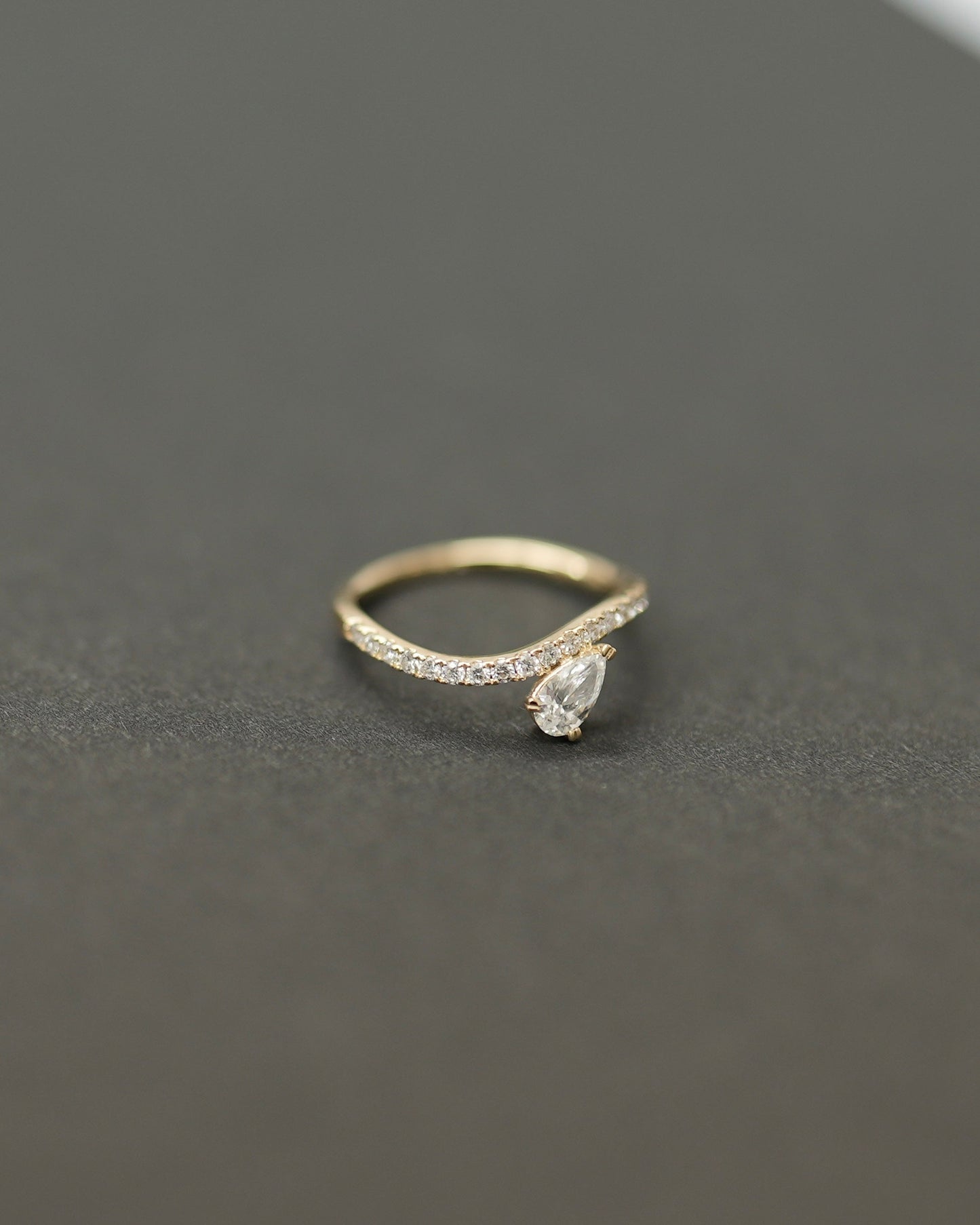 PEAR SHAPE DIAMOND WAVE RING PT950
