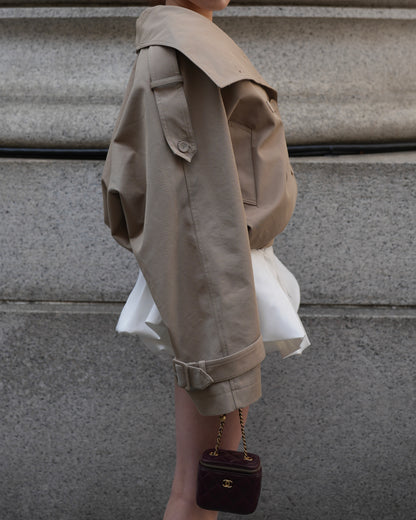 VOLUME SHORT TRENCH COAT