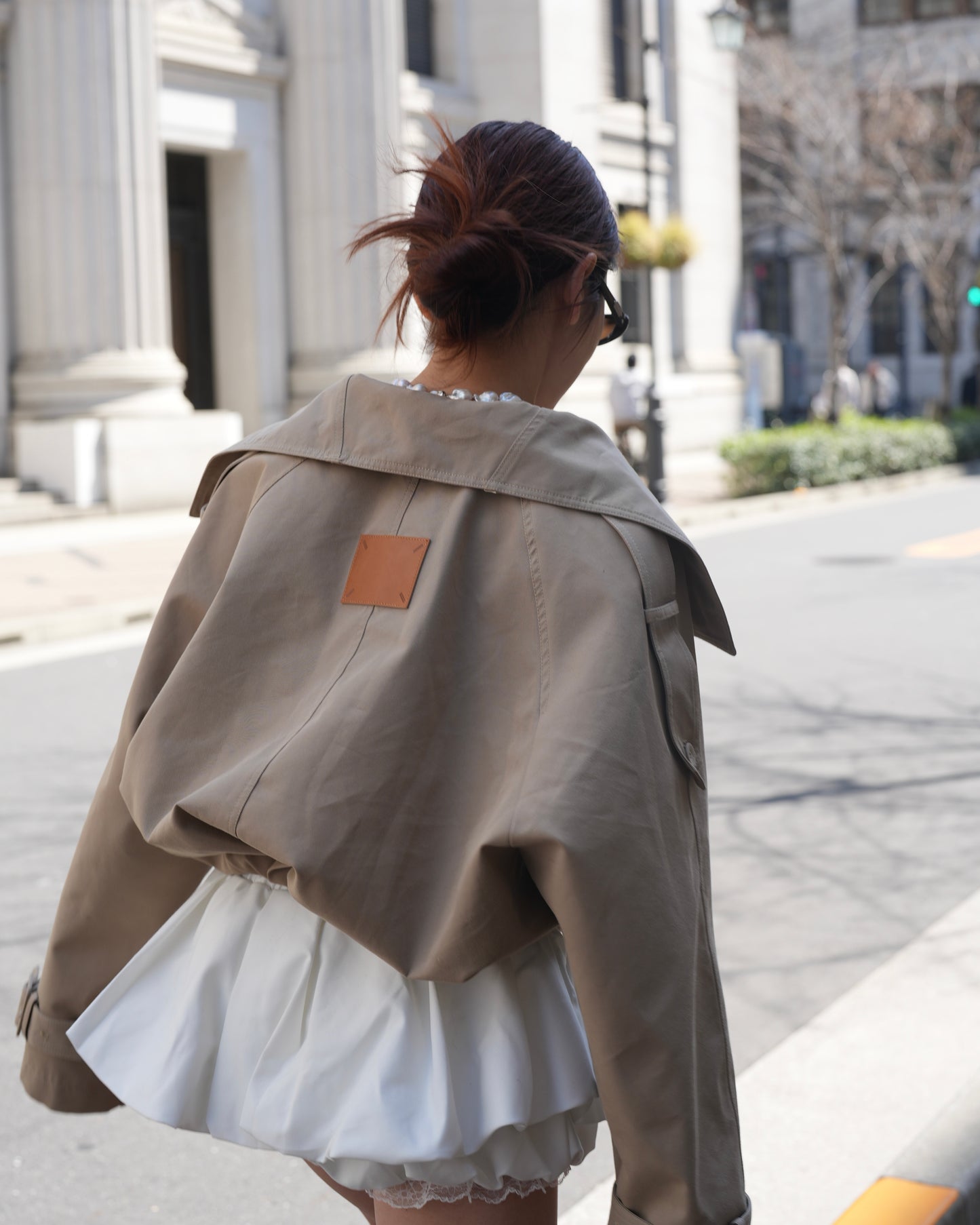 VOLUME SHORT TRENCH COAT