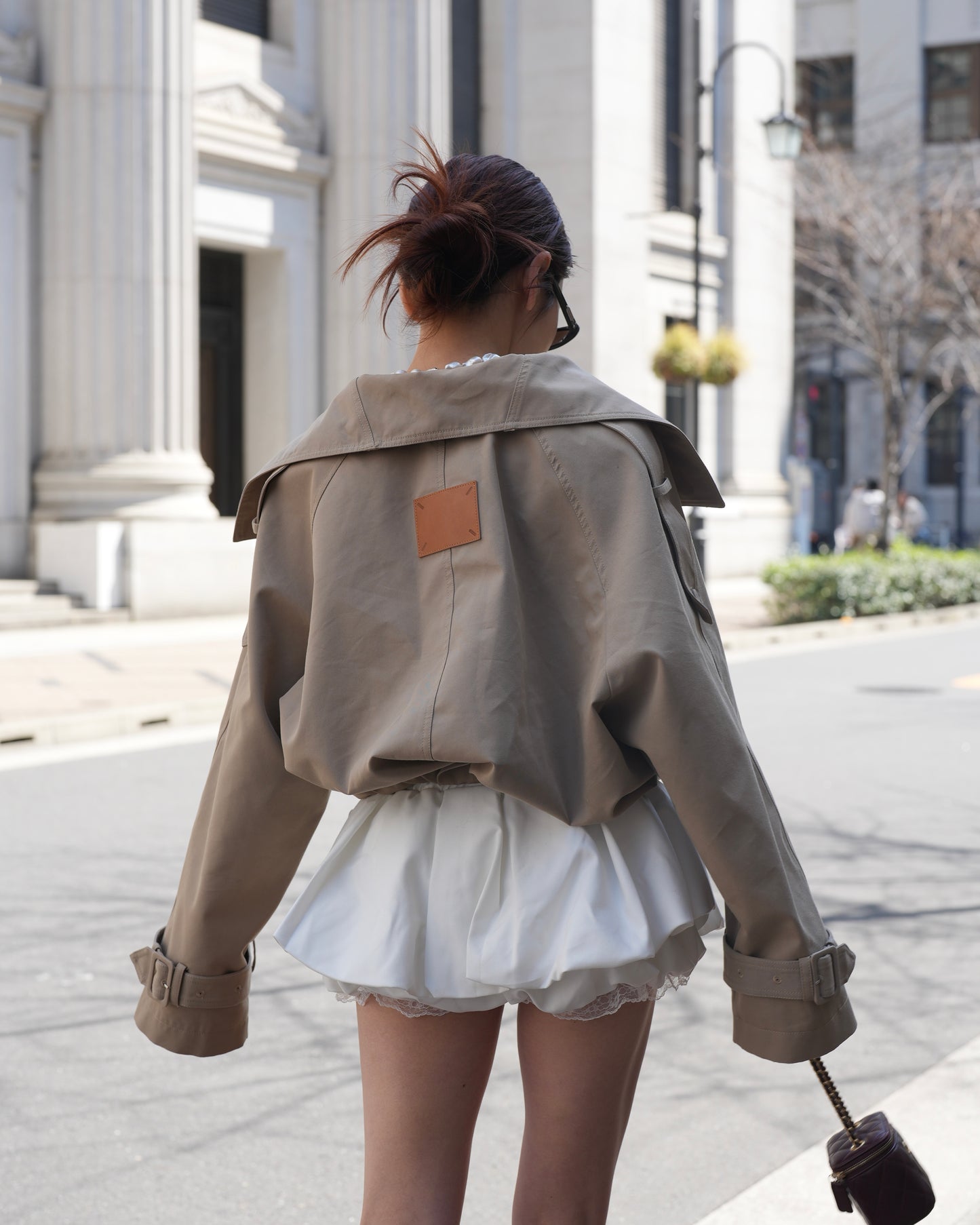 VOLUME SHORT TRENCH COAT