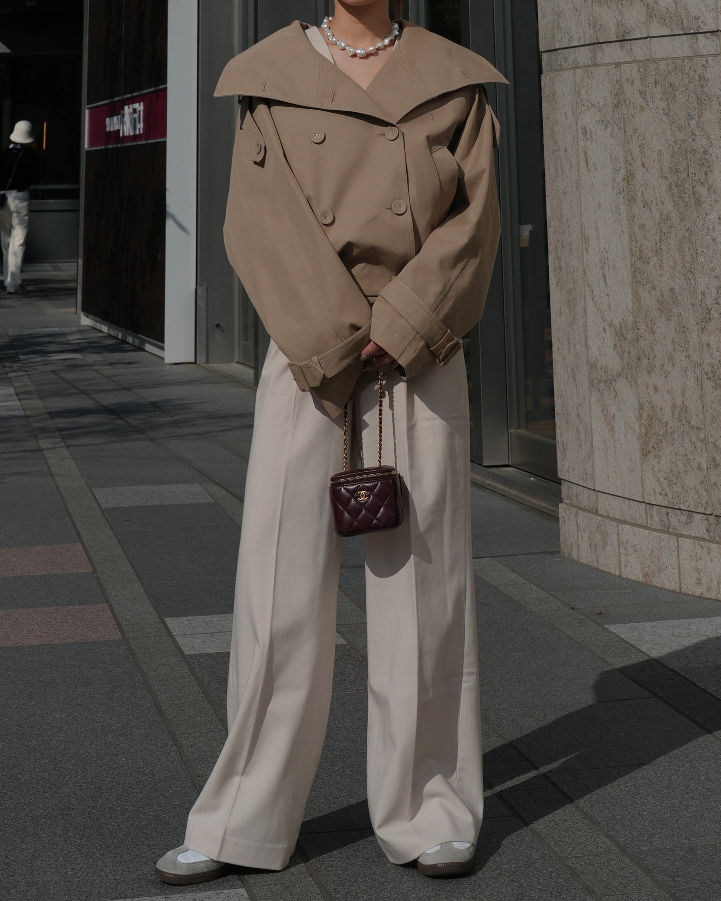VOLUME SHORT TRENCH COAT