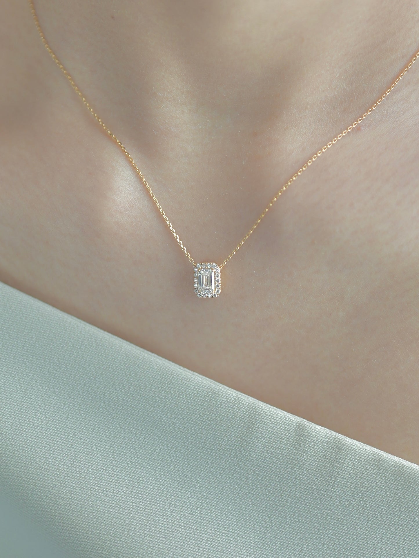 K18 EMERALD CUT DIAMOND HALO NECKLACE