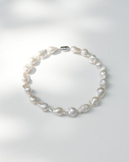 BAROQUE PEARL NECKLACE
