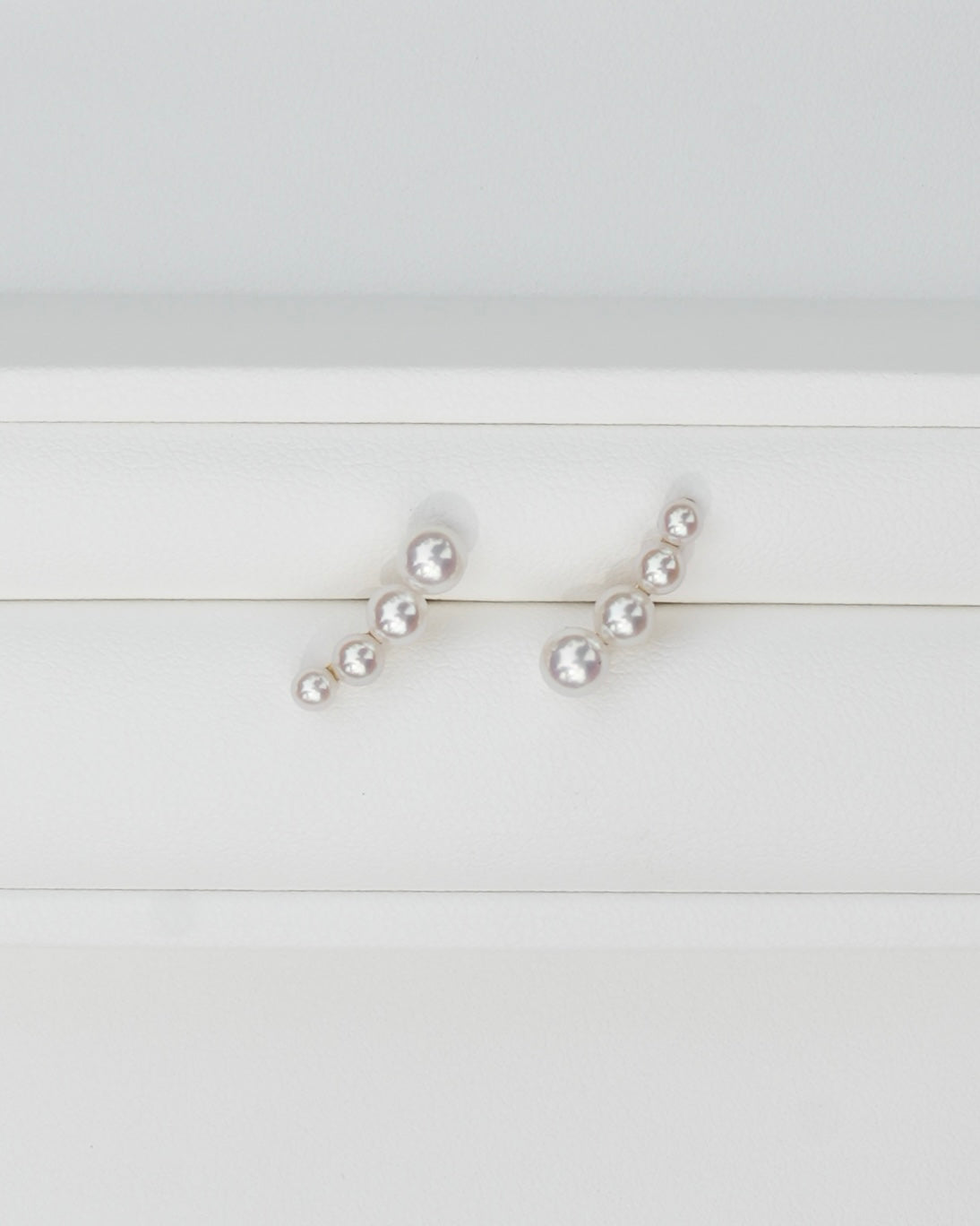 AKOYA PEARL GRADATION LINE EARRINGS