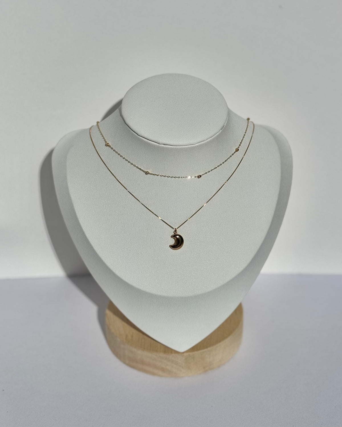 LUNA NECKLACE 18K display