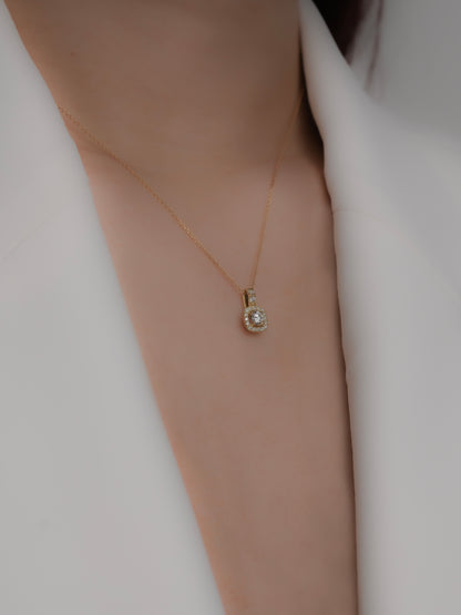 ROUND DIAMOND SQUARE HALO NECKLACE K18